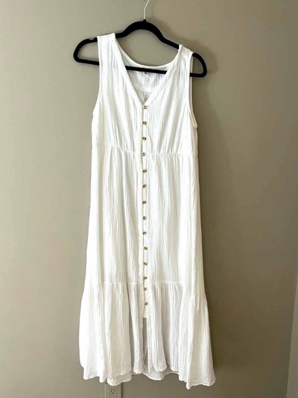 beachlunchlounge White Sleeveless Button-Front Maxi Dress
